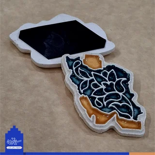 نگاره سـرامیکی (پیکسل) آهنربایی - طرح «نقشه ایـران» با تـزیین خَتایی