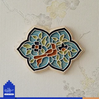 سفال برجسته لعابدار دیوار کوب، طرح "گل و مرغ"