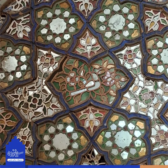سفال برجسته لعابدار دیوار کوب، طرح "گل و مرغ"